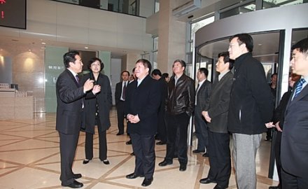 曹健林到国家轮胎工程中心考察